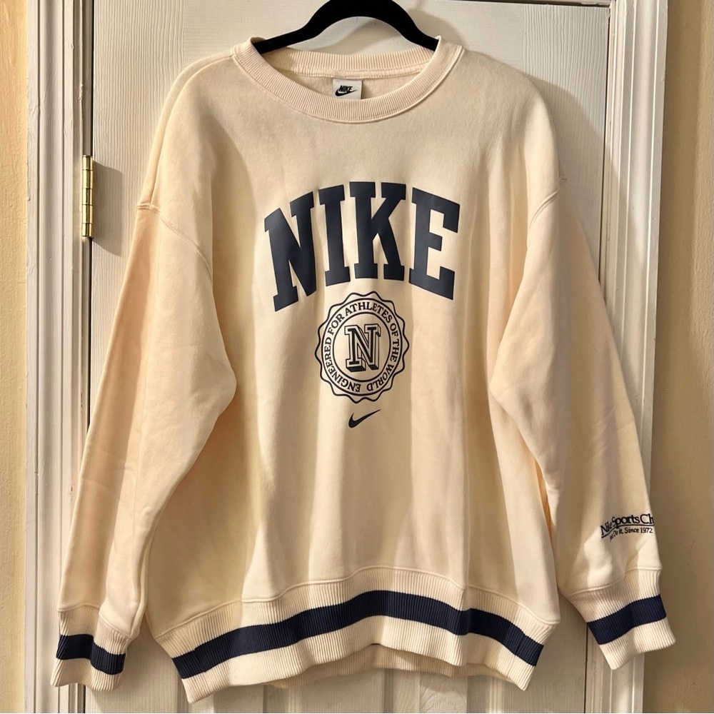 Nike Sportswear Phoenix Fleece Heritage - Women’s Oversized Crew-Neck Sweatshirt